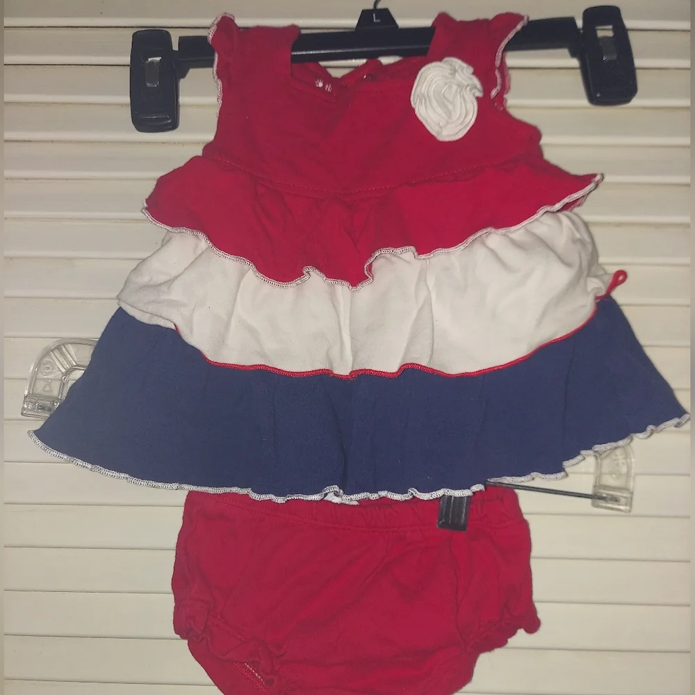 🎁 10/$25- Patriotic outfit,  0-3 months, Small Wonders